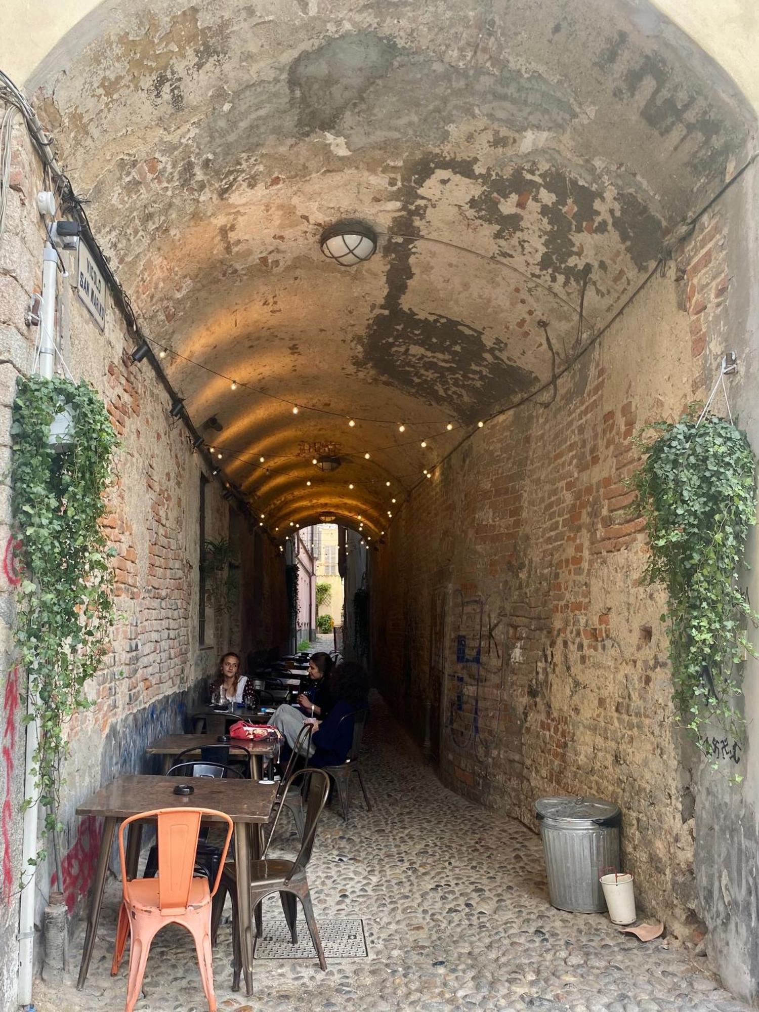 Wanderlust Splendido Appartamento In Centro Pavia Bagian luar foto