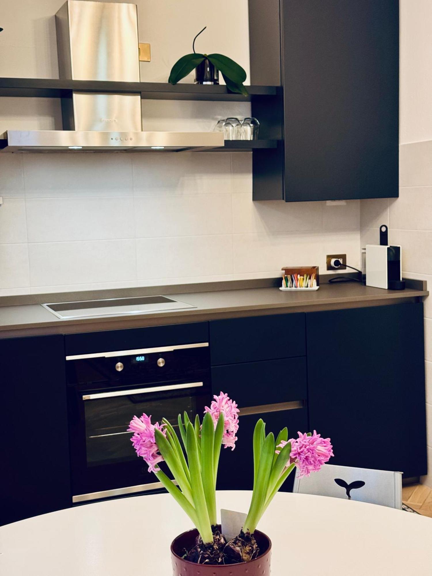 Wanderlust Splendido Appartamento In Centro Pavia Bagian luar foto