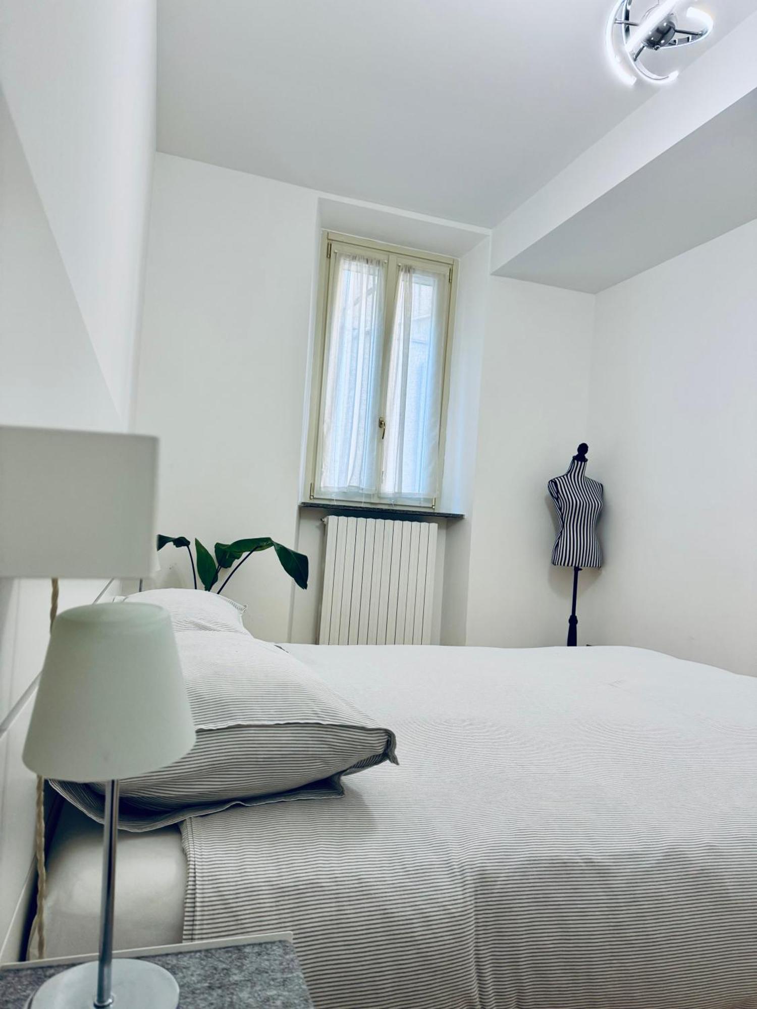 Wanderlust Splendido Appartamento In Centro Pavia Bagian luar foto