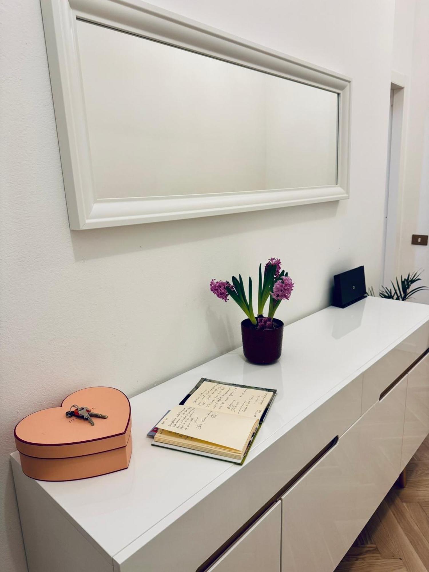 Wanderlust Splendido Appartamento In Centro Pavia Bagian luar foto