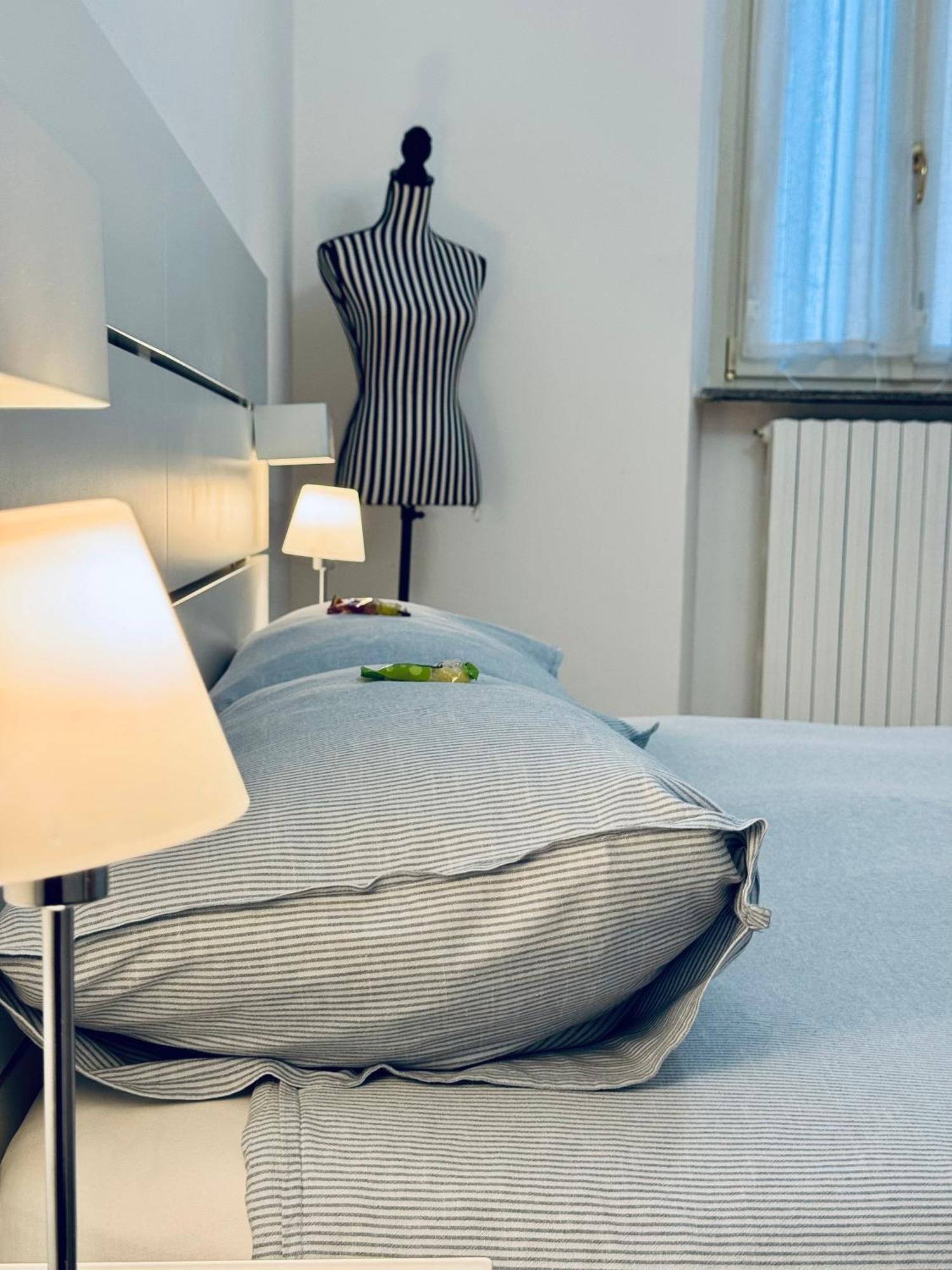 Wanderlust Splendido Appartamento In Centro Pavia Bagian luar foto
